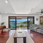 The Boathouse 4 Bedroom Luxury Private House