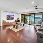 The Boathouse 4 Bedroom Luxury Private House