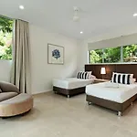 Pavillion 3 Absolute Waterfront 4 Bedroom 2 Lounge Room And Golf Buggy