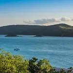 Waves 3 Luxury 3 Bedroom Endless Ocean Views Central Location + Buggy