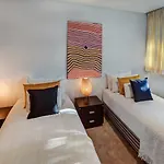 Waves 3 Luxury 3 Bedroom Endless Ocean Views Central Location + Buggy