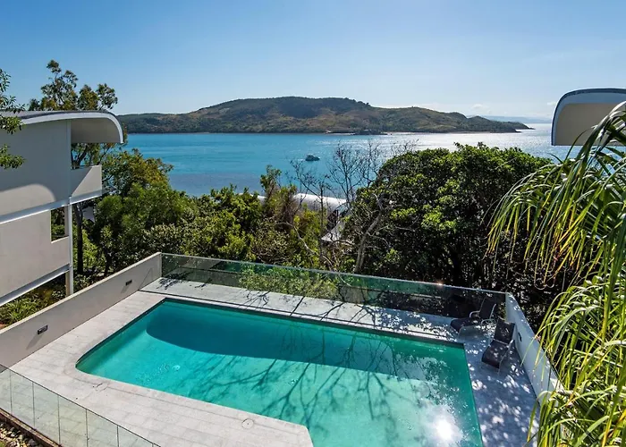 Waves 3 Luxury 3 Bedroom Endless Ocean Views Central Location + Buggy
