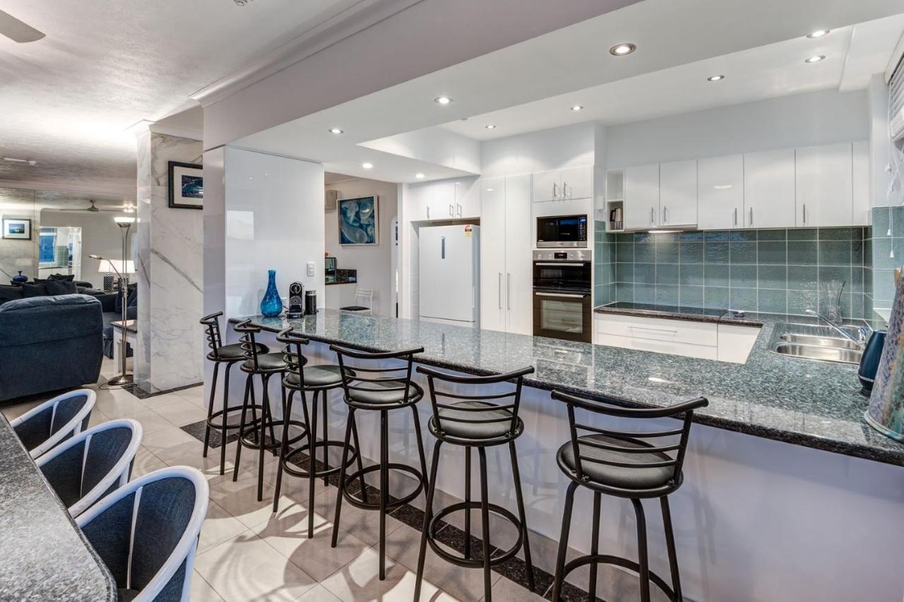 Yacht Harbour Tower 5 - Oceanviews, Buggy And Private Lift Access And Valet Service Apartment Hamilton Island