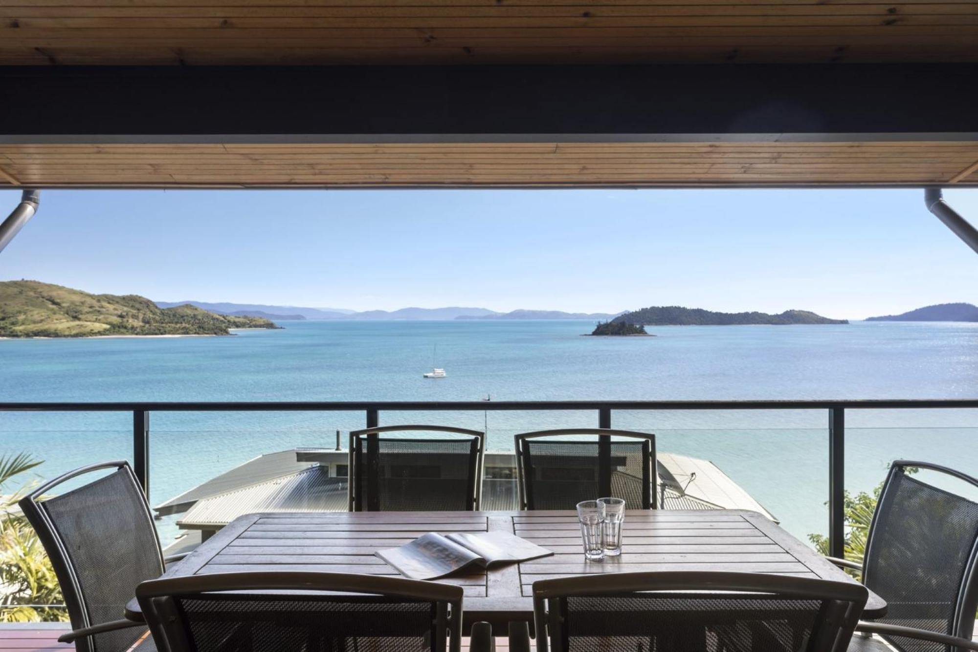 Shorelines 27 By Luxury Holidays Ocean View Buggy Transfers Bbq Apartment Hamilton Island