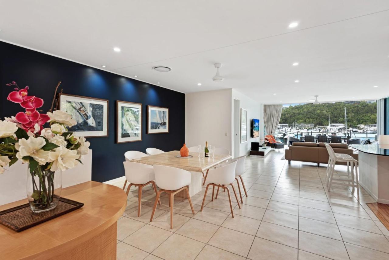Pavillion 3 Absolute Waterfront 4 Bedroom 2 Lounge And Golf Buggy *