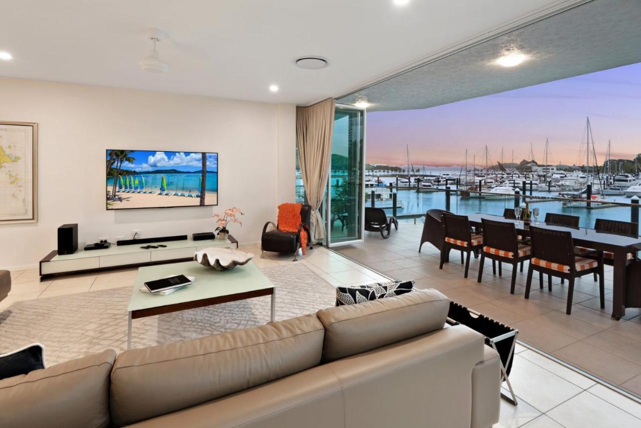 Pavillion 3 Absolute Waterfront 4 Bedroom 2 Lounge And Golf Buggy