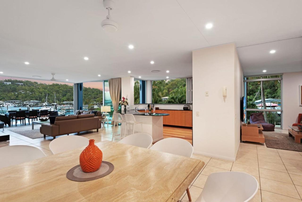 Pavillion 3 Absolute Waterfront 4 Bedroom 2 Lounge And Golf Buggy Apartment *