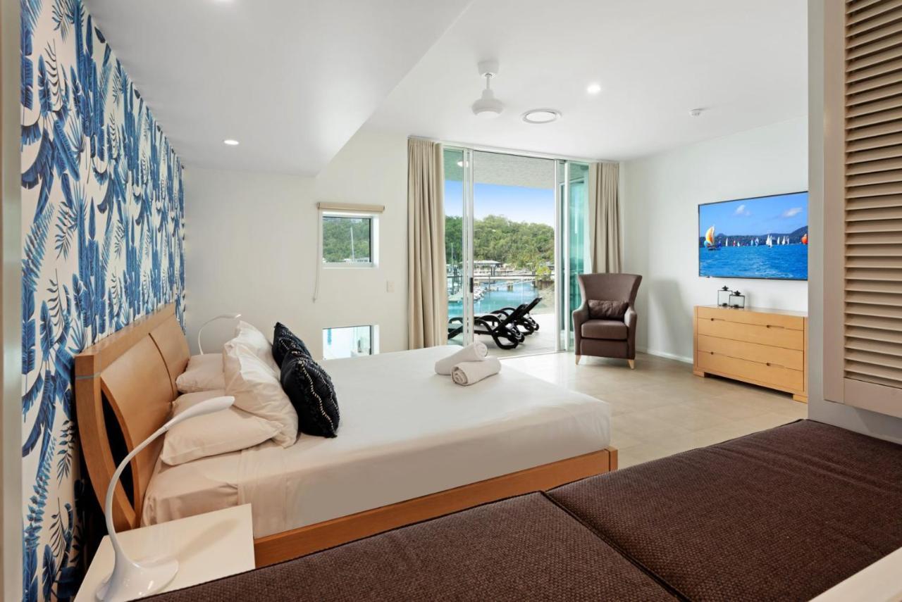 Pavillion 3 Absolute Waterfront 4 Bedroom 2 Lounge And Golf Buggy Apartment Hamilton Island