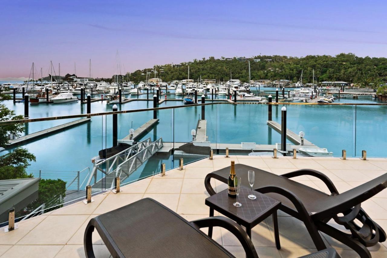 Pavillion 3 Absolute Waterfront 4 Bedroom 2 Lounge And Golf Buggy Hamilton Island
