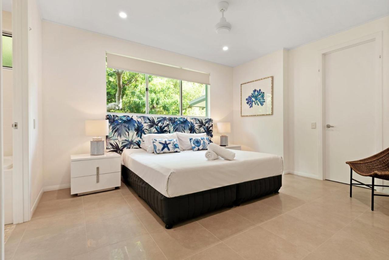 Pavillion 3 Absolute Waterfront 4 Bedroom 2 Lounge And Golf Buggy