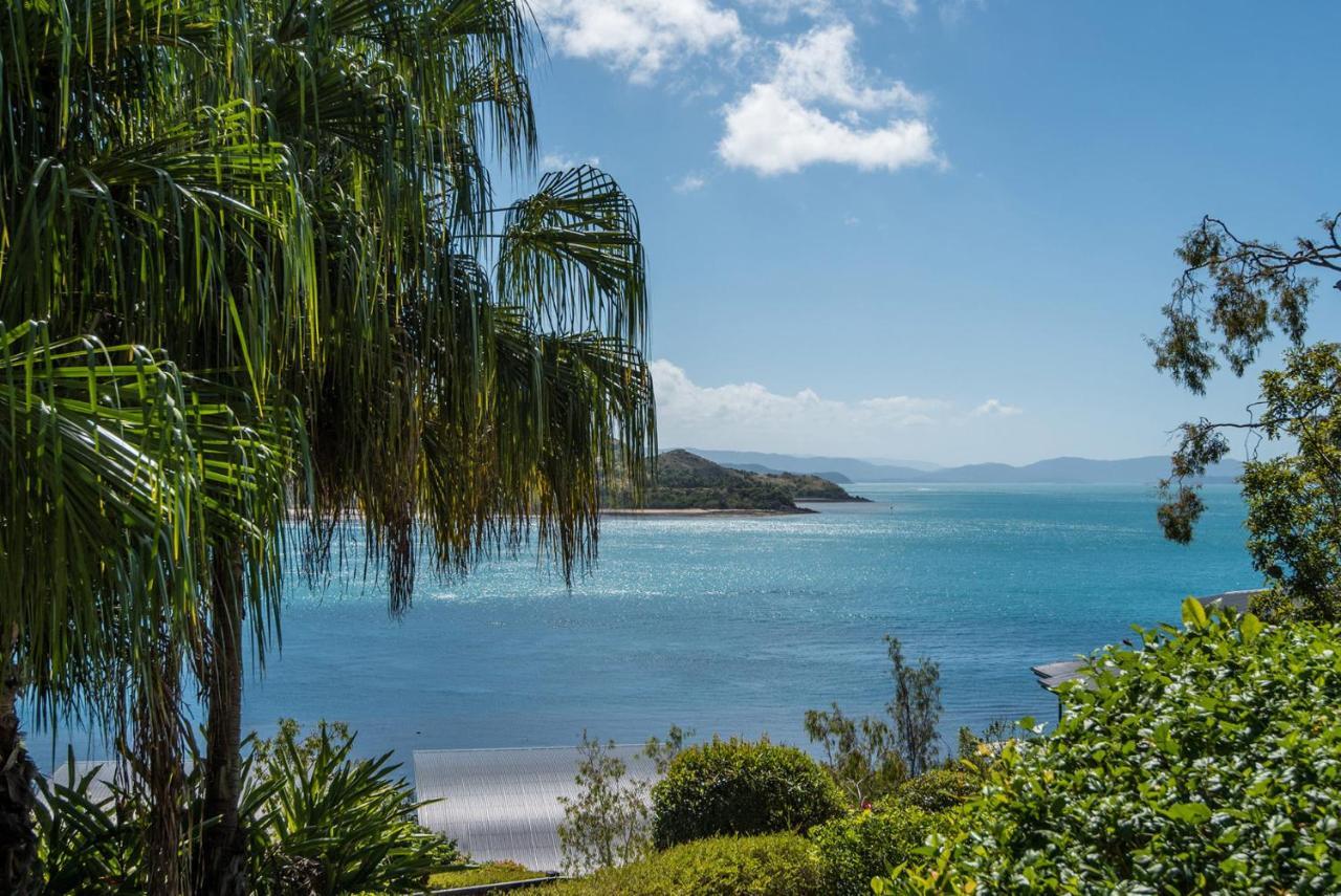 Waves 3 Luxury 3 Bedroom Endless Ocean Views Central Location + Buggy Holiday home *