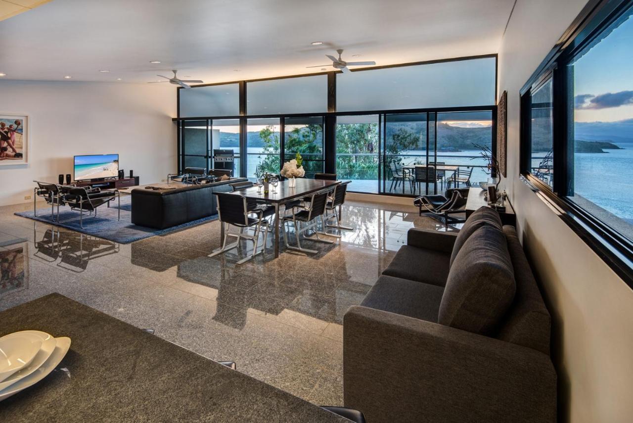 Waves 3 Luxury 3 Bedroom Endless Ocean Views Central Location + Buggy * Hamilton Island