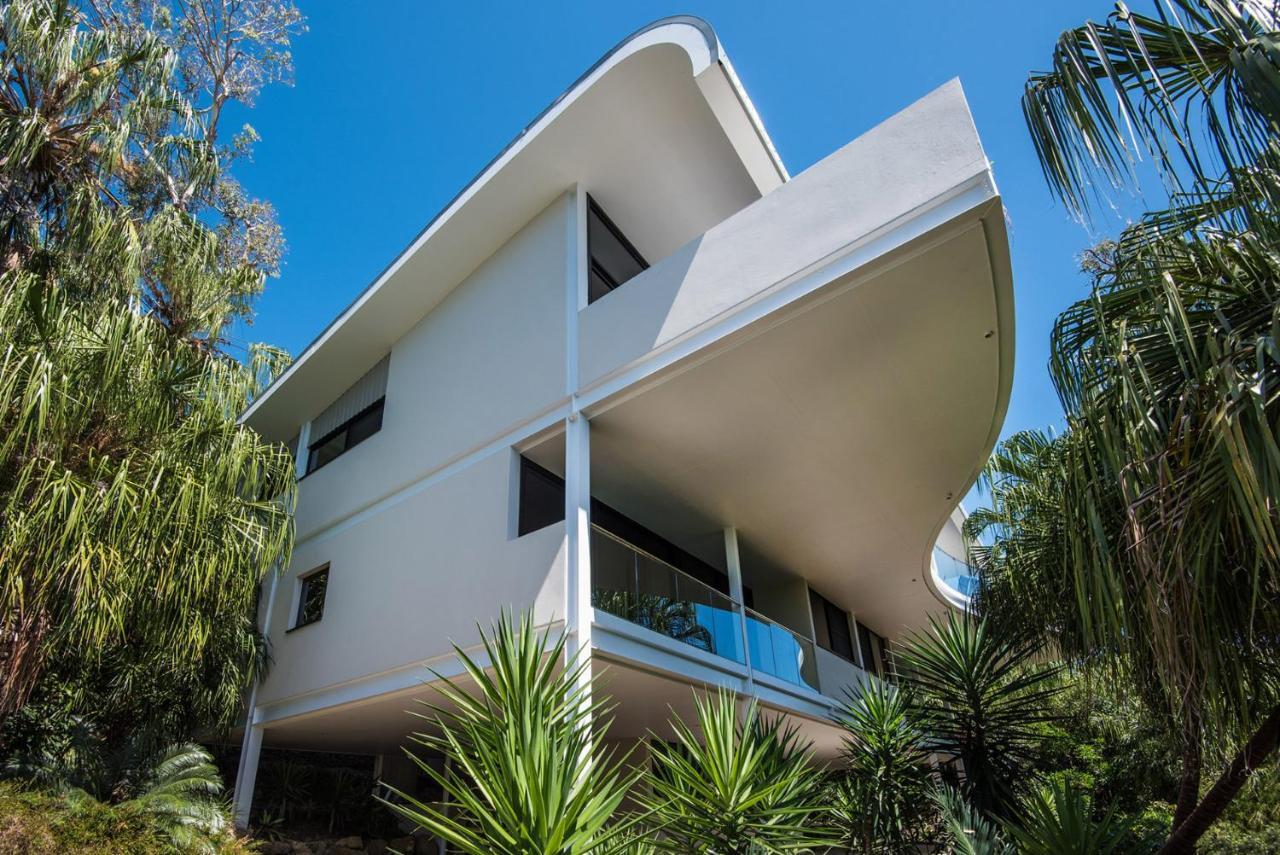 Waves 3 Luxury 3 Bedroom Endless Ocean Views Central Location + Buggy Holiday home Hamilton Island