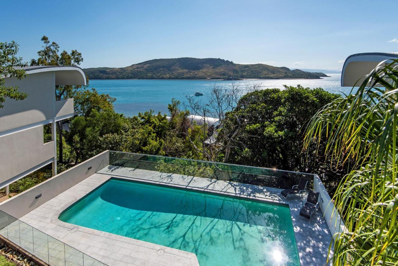 Waves 3 Luxury 3 Bedroom Endless Ocean Views Central Location + Buggy Holiday home *