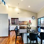 Casuarina Cove 16 Ocean View Deluxe Refurbished 3 Bedroom House Near Marina With Golf Buggy