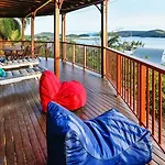 Casuarina Cove 16 Ocean View Deluxe Refurbished 3 Bedroom House Near Marina With Golf Buggy