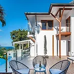 Lotus House On Hamilton Island By Hiha