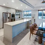 Yacht Harbour Tower 2, Hamilton Island - Million Dollar Views, Buggy & Valet Service