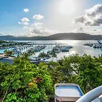 Yacht Harbour Tower 2, Hamilton Island - Million Dollar Views, Buggy & Valet Service