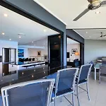 Edge 11 & Free Buggy - Hamilton Island