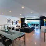 Edge 11 & Free Buggy - Hamilton Island