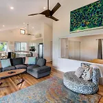 Heliconia 10 Newly Renovated Centrally Located House Hamilton Island