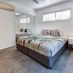 Heliconia 10 Newly Renovated Centrally Located House Hamilton Island
