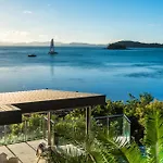 Edge 5 Oceanfront 3-Bedroom Apartment - Featuring An Infinity Pool, Spa Bath, Buggy And Valet Service