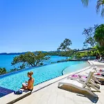 Edge 5 Oceanfront 3-Bedroom Apartment - Featuring An Infinity Pool, Spa Bath, Buggy And Valet Service