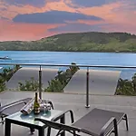Yacht Club 33 Serenity House Ocean Views 2 Buggies