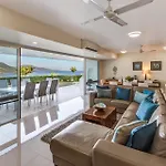 Bella Vista East 3 Luxury Ocean Views Large Flat Grassed Area And Buggy