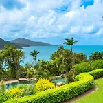 Bella Vista East 4 Oceanview, Golf Buggy, Valet Service & Shared Pool