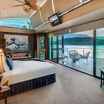 Yacht Club 19 - Ocean Front, Pool And 2 Buggies