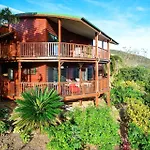 Casuarina 16 - 3 Bedroom House With 180 Degree Ocean Views, Buggy & Valet Service