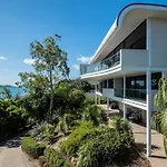 Waves 5 Luxury 3 Bedroom Breathtaking Ocean Views Central Location