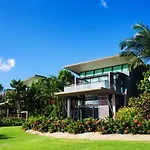 Yacht Club Villas