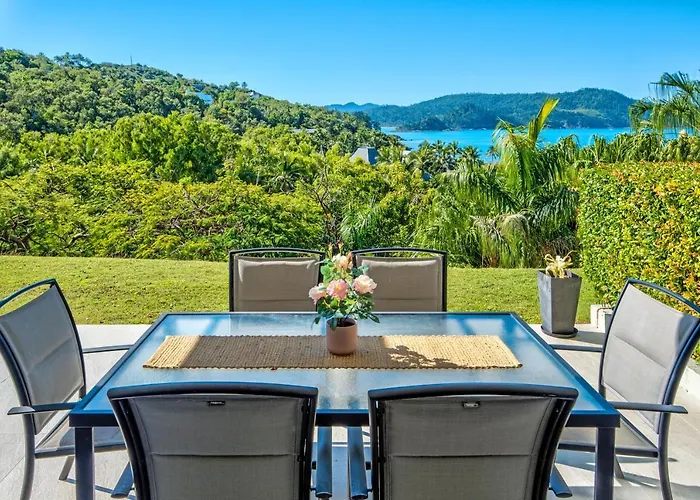 Superior Poinciana 011 On Hamilton Island