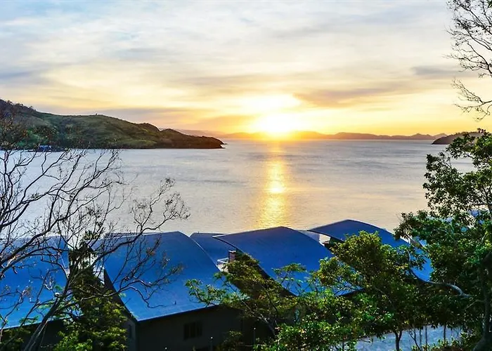 Casuarina Cove 16 Ocean View Deluxe Refurbished 3 Bedroom House Near Marina With Golf Buggy
