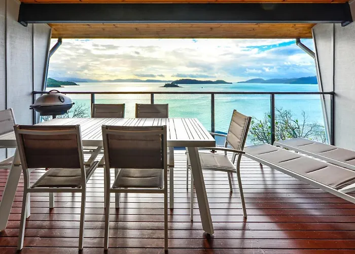 Shorelines 31 Renovated Upmarket Two Bedroom Apartment With Ocean Views And Buggy