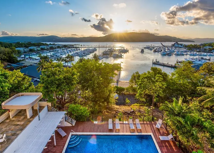 Yacht Harbour Tower 2, Hamilton Island - Million Dollar Views, Buggy & Valet Service