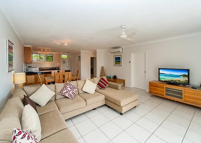 Lagoon Beachfront Lodge 003 On Hamilton Island By Hamorent