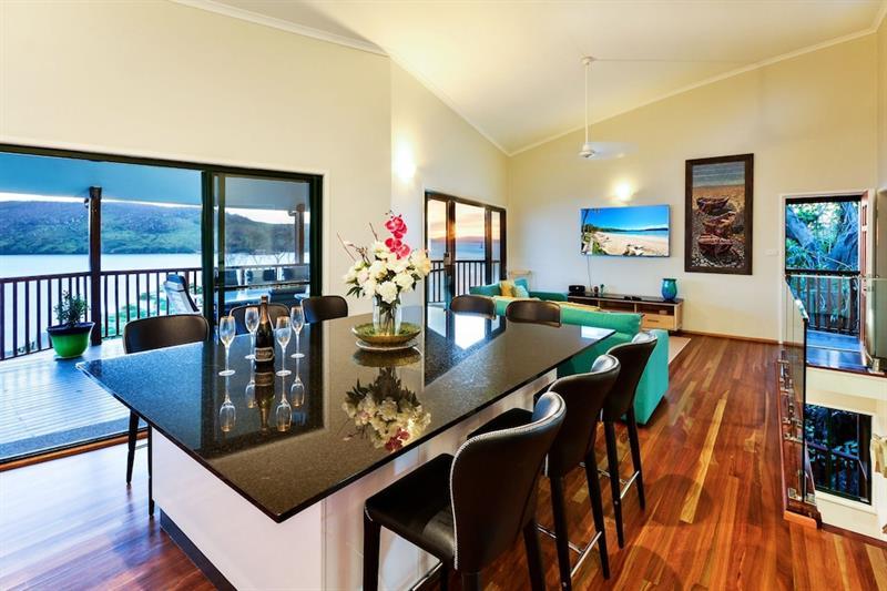 Casuarina Cove 16 Ocean View Deluxe Refurbished 3 Bedroom House Near Marina With Golf Buggy Hotel