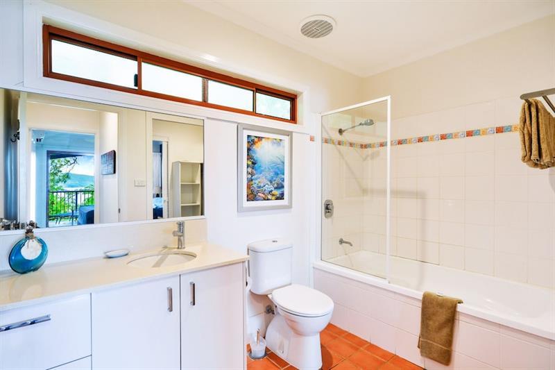1 Heliconia Ocean View 3 Bedroom House Near Marina With Golf Buggy Vr Hamilton Island