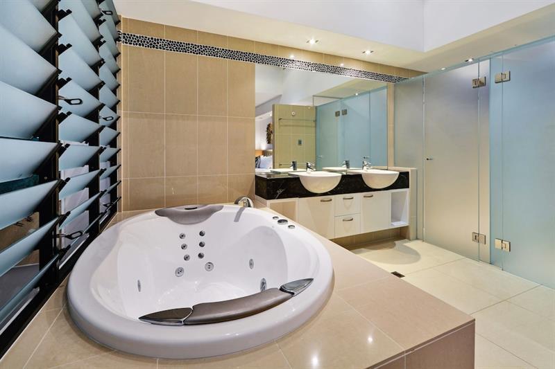 Hotel 12 The Edge Oceanfront Deluxe 3 Bedroom Near Marina With Golf Buggy 4*
