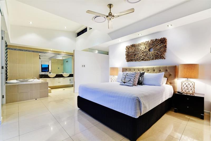 12 The Edge Oceanfront Deluxe 3 Bedroom Near Marina With Golf Buggy