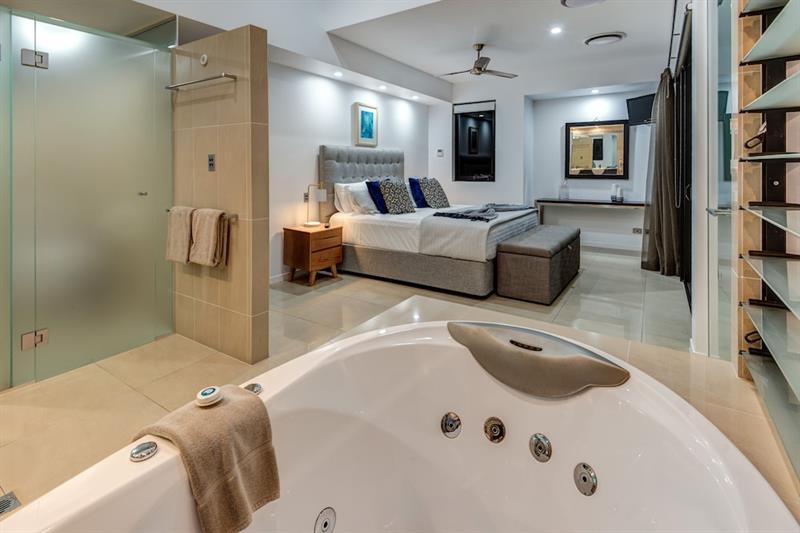 16 The Edge Oceanfront Deluxe 3 Bedroom Near Marina With Golf Buggy Hotel Hamilton Island
