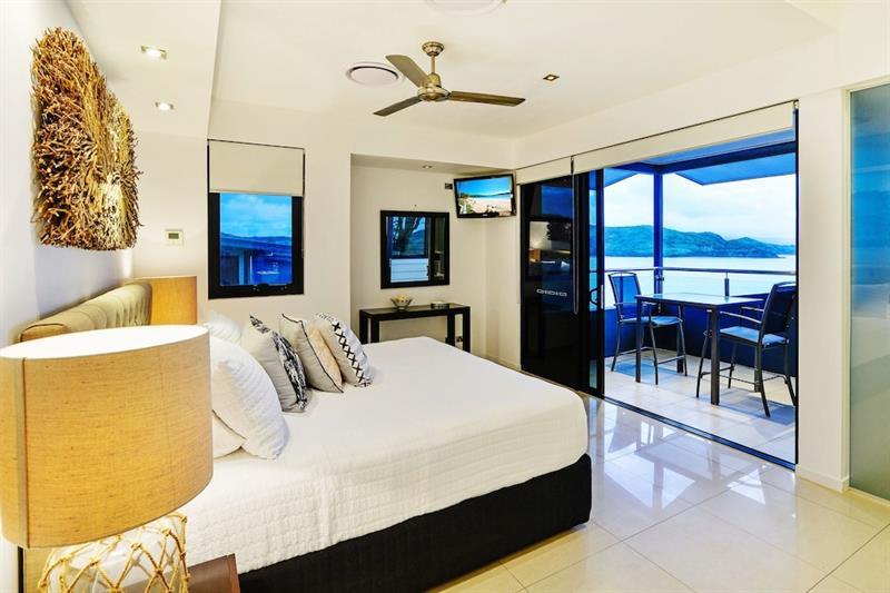 12 The Edge Oceanfront Deluxe 3 Bedroom Near Marina With Golf Buggy