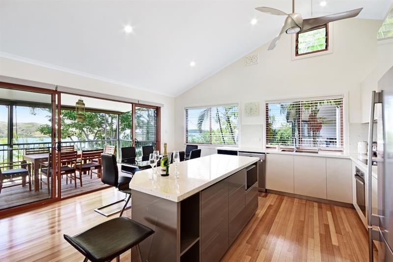 Heliconia 10 Newly Renovated Centrally Located House