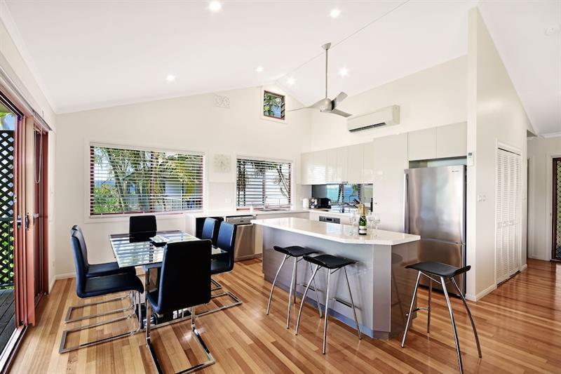 Heliconia 10 Newly Renovated Centrally Located House