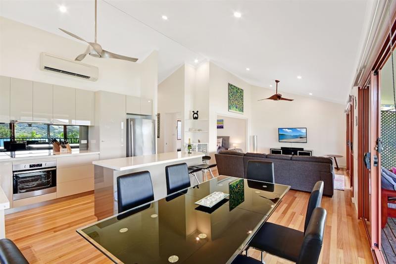 Heliconia 10 Newly Renovated Centrally Located House * Hamilton Island